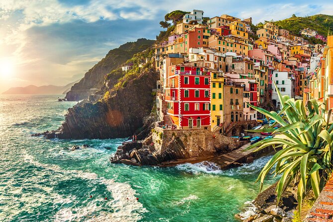 Cinque Terre and Pisa Tower Tour from Florence Semi Private - The Pisa stop at Piazza dei Miracoli: plan for photos, not only the tower