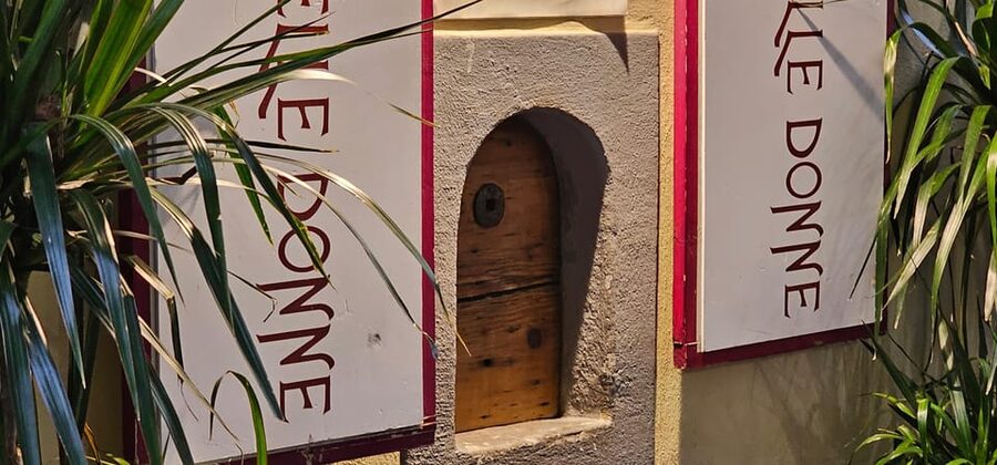 Florence: 2-Hour Guided Bike Tour - Food and Florence flavors: gelato, bistecca, wine windows, affogato