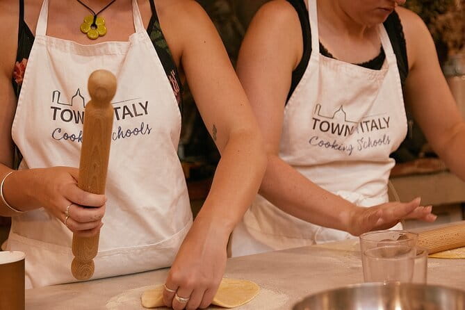 Florence Food Tour with Truffle Pasta, Steak & Free Flowing Wine - Dessert stop: Gelato at La Strega Nocciola