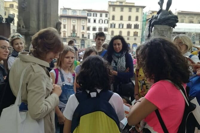 Florence Food & Wine Tour: Tuscan Tastings with Local Guide - Museo Casa Martelli: the wine-window story and the Vin Santo finale