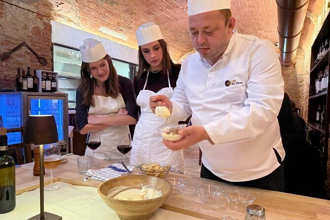 Florence: Pasta & Tiramisu Cooking Class with Unlimited Wine - Key highlights you should actually care about