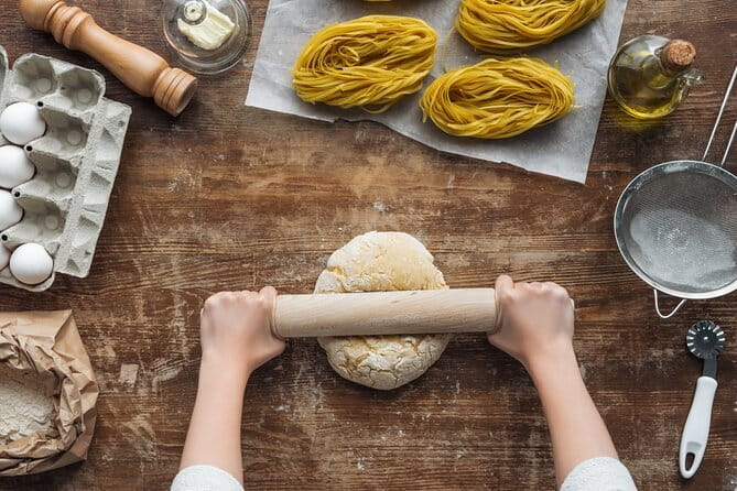 Florence: Pasta & Tiramisu Cooking Class with Unlimited Wine - The guide experience, and why names keep coming up
