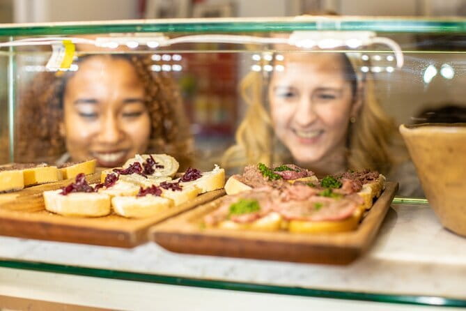 Florence’s Ultimate Food Tour: Full Tuscan Meal by Do Eat Better - Guides and group size: why the vibe usually feels relaxed