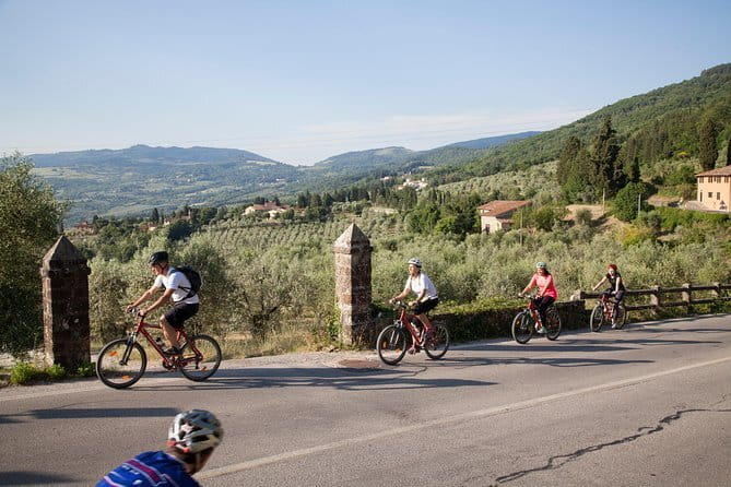 Florence Vintage Bike Tour–guided, small group or private option - Piazza della Signoria: where Florence crowds and power overlap