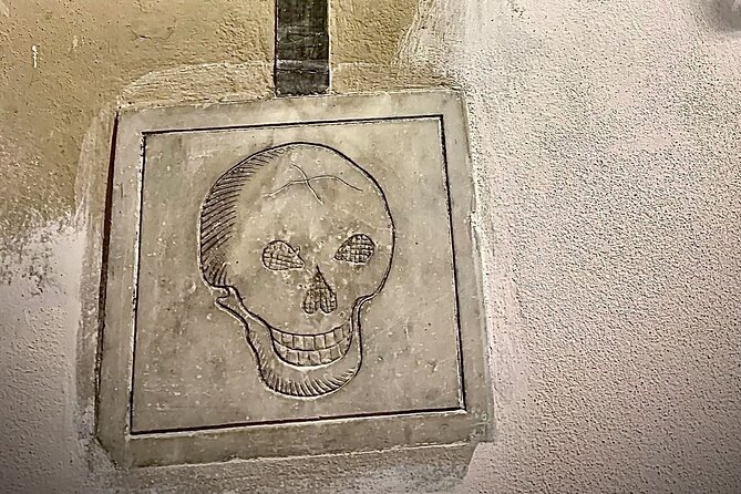 The Dark Side of Florence: Mysteries and Legends - Piazza della Santissima Annunziata: meet at Ferdinand I and get the Medici madness