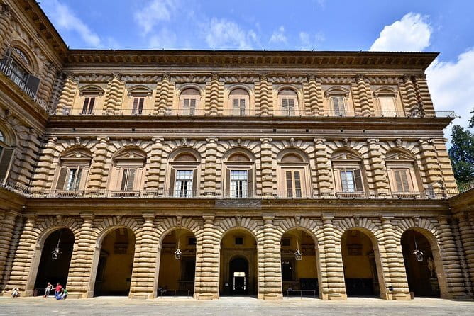 Uffizi Gallery: Entry tickets + audio guide - Tour guides versus audio only: what you might get